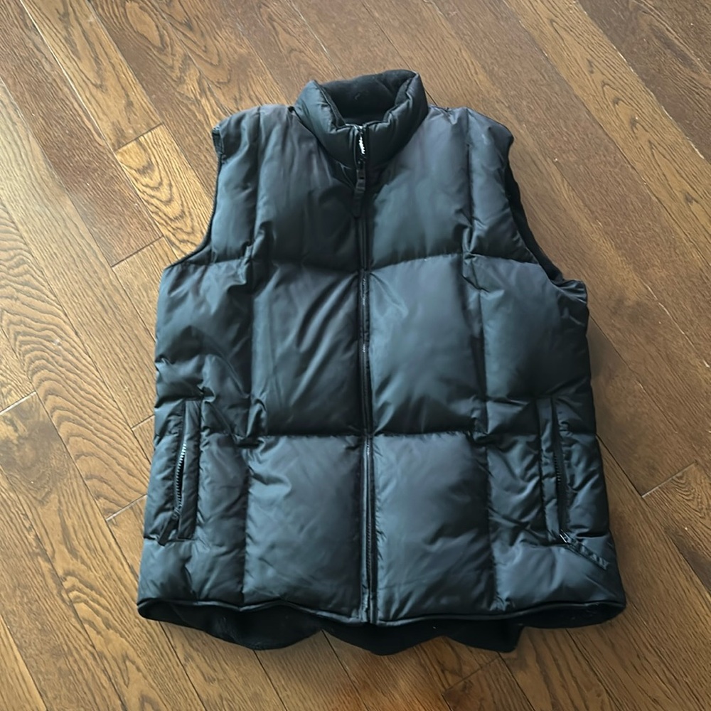 Old Navy Black Down Filled Puffer Vest - Size M - Excellent Condition